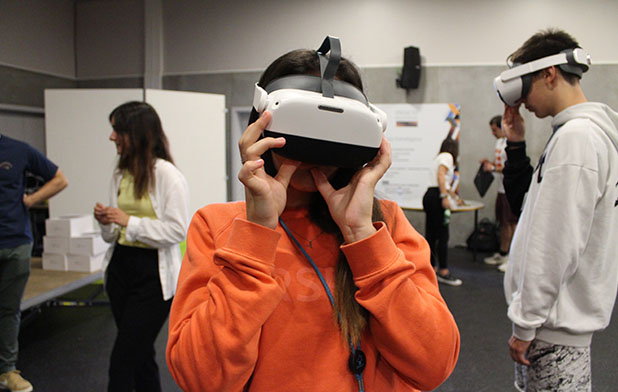 Twenty students take part in the Shoes Your Life activities using Virtual Reality in São João da Madeira